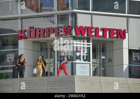 Koerperwelten-Museum, Alexanderplatz, Mitte, Berlin, Deutschland / Körperwelten Stockfoto