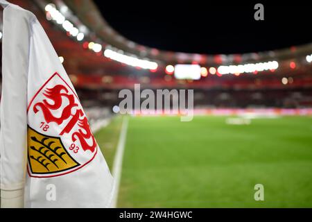 Stuttgart, Deutschland. Dezember 2023. Nachtaufnahme Eckfahne, Logo, Stadioninnenraum, Rasen Pitch VfB Stuttgart vs. FC Augsburg FCA 20.12.2023 DFL-VORSCHRIFTEN VERBIETEN JEDE VERWENDUNG VON FOTOGRAFIEN ALS BILDSEQUENZEN UND/ODER QUASI-VIDEO/dpa/Alamy Live News Stockfoto