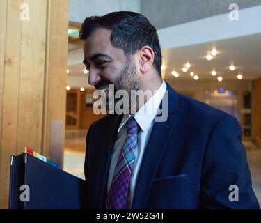 Edinburgh, Schottland, Großbritannien. Dezember 2023. IM BILD: Humza Yousaf MSP, erster Minister von Schottland und Führer der Scottish National Party (SNP). Wöchentliche Sitzung der ersten Ministerfragen und der letzten Sitzung vor der Weihnachtsferien. Credit: Colin D Fisher Credit: Colin Fisher/Alamy Live News Stockfoto