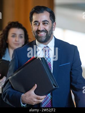 Edinburgh, Schottland, Großbritannien. Dezember 2023. IM BILD: Humza Yousaf MSP, erster Minister von Schottland und Führer der Scottish National Party (SNP). Wöchentliche Sitzung der ersten Ministerfragen und der letzten Sitzung vor der Weihnachtsferien. Credit: Colin D Fisher Credit: Colin Fisher/Alamy Live News Stockfoto