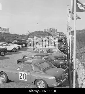 Die 16. Tulip Rally startete in Noordwijk, Übersicht ca. April 1964 Stockfoto