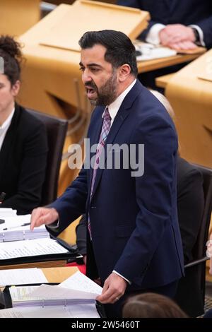 Edinburgh, Schottland, Großbritannien. Dezember 2023. IM BILD: Humza Yousaf MSP, erster Minister von Schottland und Führer der Scottish National Party (SNP). Wöchentliche Sitzung der ersten Ministerfragen und der letzten Sitzung vor der Weihnachtsferien. Credit: Colin D Fisher Credit: Colin Fisher/Alamy Live News Stockfoto