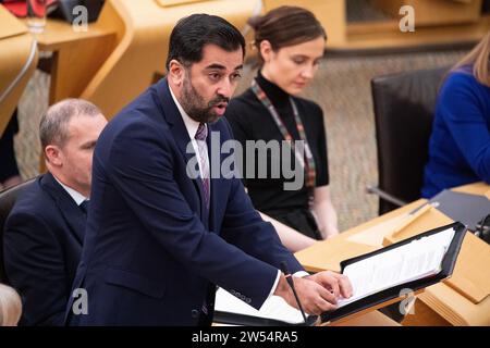 Edinburgh, Schottland, Großbritannien. Dezember 2023. IM BILD: Humza Yousaf MSP, erster Minister von Schottland und Führer der Scottish National Party (SNP). Wöchentliche Sitzung der ersten Ministerfragen und der letzten Sitzung vor der Weihnachtsferien. Credit: Colin D Fisher Credit: Colin Fisher/Alamy Live News Stockfoto