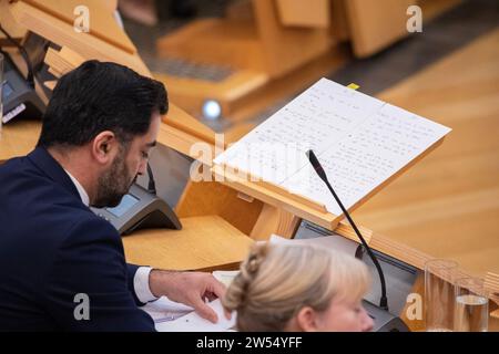 Edinburgh, Schottland, Großbritannien. Dezember 2023. IM BILD: Humza Yousaf MSP, erster Minister von Schottland und Führer der Scottish National Party (SNP). Wöchentliche Sitzung der ersten Ministerfragen und der letzten Sitzung vor der Weihnachtsferien. Credit: Colin D Fisher Credit: Colin Fisher/Alamy Live News Stockfoto