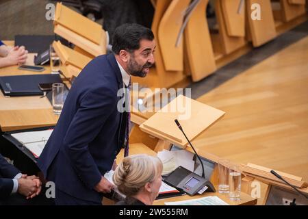 Edinburgh, Schottland, Großbritannien. Dezember 2023. IM BILD: Humza Yousaf MSP, erster Minister von Schottland und Führer der Scottish National Party (SNP). Wöchentliche Sitzung der ersten Ministerfragen und der letzten Sitzung vor der Weihnachtsferien. Credit: Colin D Fisher Credit: Colin Fisher/Alamy Live News Stockfoto