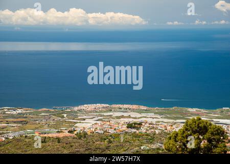 Panorama von Mirador de Chirche über Guia de Isora und Playa de San Juan bis zur Westküste, Teneriffa, Kanarischen Inseln, Spanien Stockfoto