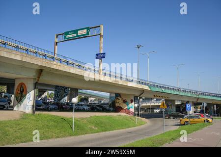 Straße, Betonbrücke, Anschlussstelle DW 115, Szczecin, Woiwodschaft Westpommern, Polen Stockfoto