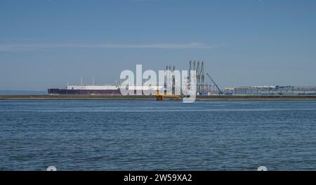 Ostsee, LNG-Terminal, Swine River, ÅšwinoujÅ, Woiwodschaft Westpommern, Polen Stockfoto