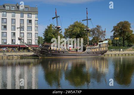 Replik Piratenschiff Ausflugsboot Lew auf der Motlawa, Altstadt, Danzig, Woiwodschaft Pommern, Polen Stockfoto
