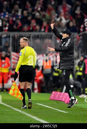 Coach Thomas Tuchel FC Bayern München FCB an der Seitenlinie, Gesten, Allianz Arena, München, Bayern, Deutschland Stockfoto