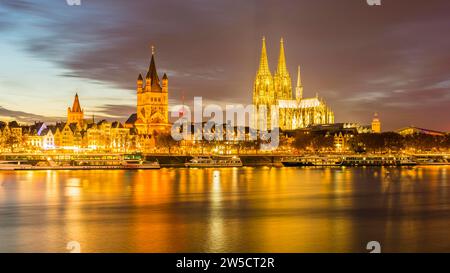 Rathaus, Colonius TV Tower, Gross St. Martin, Kölner Dom, Altstadtbotschaft, Rhein, Köln, Rheinland, Nordrhein-Westfalen, Deutschland Stockfoto