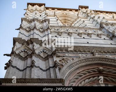 Detail der Fassade des Baptisteriums von San Giovanni, Siena Stockfoto