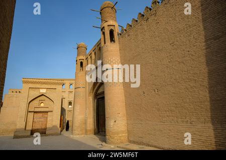 Chiwa, Usbekistan - 16. Dezember 2023: Tosh Hovli Palast in der Altstadt von Chiwa, Usbekistan. Stockfoto