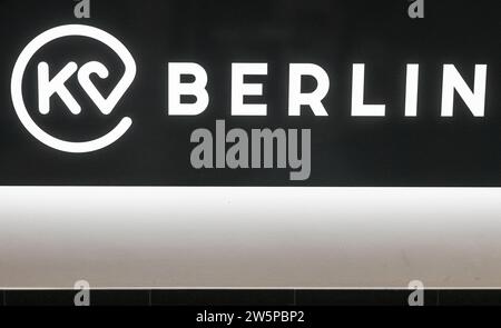 Berlin, Deutschland. Dezember 2023. Das Logo des Vereins der Kassenärzte Berlin. Quelle: Jens Kalaene/dpa/Alamy Live News Stockfoto