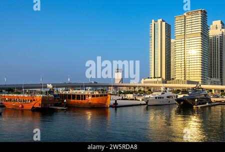 Dubai Marina And Harbour, Skyline Architecture And Marina, Vereinigte Arabische Emirate, Asien Stockfoto