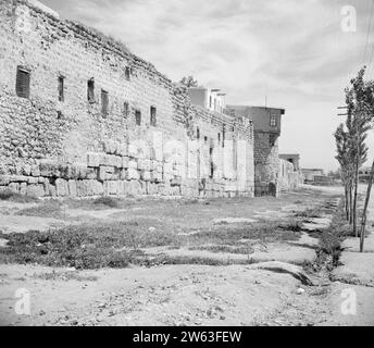 Die Stadtmauer südlich des Bab Sharqi CA. 1950-1955 Stockfoto
