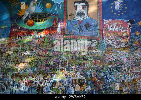 Detail der Wand, die John Lennon in Prag gewidmet ist Stockfoto