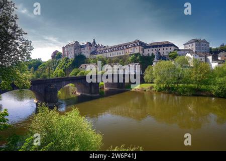 Fluss Lahn, Schloss Weilburg, Weilburg an der Lahn, Hessen, Deutschland, Europa Stockfoto