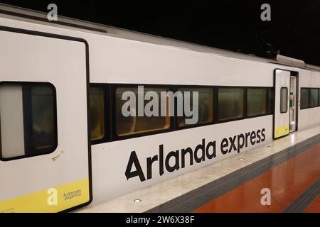 Arlanda Express die Flughafenbahnverbindung zwischen dem Hauptbahnhof Stockholm und dem Flughafen Stockholm Arlana, Schweden Stockfoto