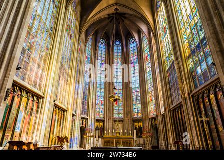 Hauptaltar. Die Kirche unserer Heiligen Frau von Sablon ist eine römisch-katholische Kirche im Viertel Sablon-Zavel, im historischen Zentrum. Es ist DE Stockfoto