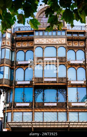 Fassade des Old England Kaufhauses, heute Musical Instruments Museum (MIM). Brüssel, Brüssel-Hauptstadt, Belgien, Europa Stockfoto