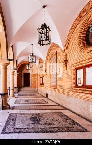 Die Kirche San Ginés, Calle Arenal. Dies ist eine der ältesten Kirchen in Madrid, erbaut 1645 an der Stelle, an der man glaubt, dass es sich um eine mozarabische Kirche handelt Stockfoto