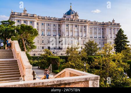 Blick auf den Königlichen Palast von Madrid von den Sabatini-Gärten. Madrid, Comunidad de Madrid, Spanien, Europa Stockfoto