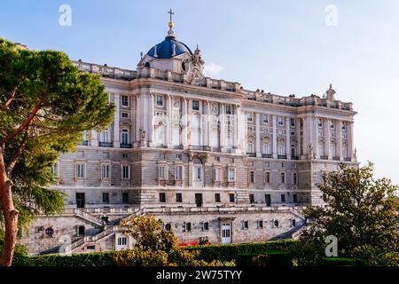 Blick auf den Königlichen Palast von Madrid von den Sabatini-Gärten. Madrid, Comunidad de Madrid, Spanien, Europa Stockfoto