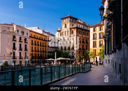 Die Plaza de Ramales ist ein Platz im Madrid der Österreichischen Republik. Im Jahr 1841 nahm sie den Namen Ramales an, um an die Schlacht von Ramales zu erinnern. Madrid, Comunidad Stockfoto