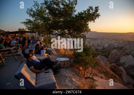 05.09.2017, Türkei, Ortahisar, Nevsehir - beliebter Aussichtspunkt im Goereme Nationalpark in Kappadokien, mit Tuffsteinen und lokalen Touristen im Bild Stockfoto