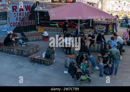 30.09.2018, Deutschland, Berlin, Berlin - Flohmarkt ROH jedes Wochenende in der RAW-Gelaende im Stadtteil Friedrichshain. 00A180930D171CAROEX.JPG [MODELL Stockfoto