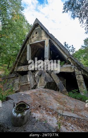 13.08.2022, Deutschland, Zossen, Brandenburg - Überreste des Wuensdorfer Bunkerkomplexes, erbaut 1937–39, war das Hauptquartier des Wehrmachthochkommas Stockfoto