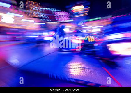 29.10.2023, Deutschland, Bremen, Bremen - Ride Break Dancer (das Original) auf dem Bremer Freimarkt (Messe seit 1035). 00A231029D518CAROEX.JPG [MODELL RELEA Stockfoto