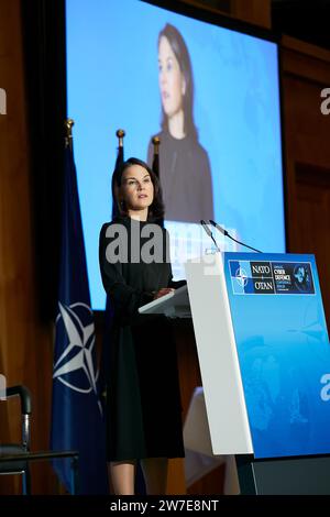 09.11.2023, Deutschland, Berlin, Berlin - Bundesaußenministerin Annalena Baerbock auf der NATO-Cyberverteidigungskonferenz in Berlin. Sie hält die Öffnung Stockfoto