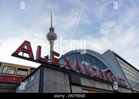 Ein Bild vom Alexanderplatz-Schild. Stockfoto