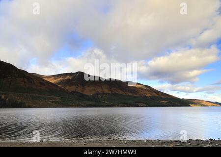 Herbstblick über Loch Lochy, Lochaber, Highlands von Schottland Stockfoto