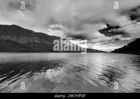 Herbstblick über Loch Lochy, Lochaber, Highlands von Schottland Stockfoto