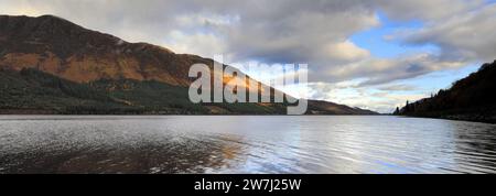 Herbstblick über Loch Lochy, Lochaber, Highlands von Schottland Stockfoto