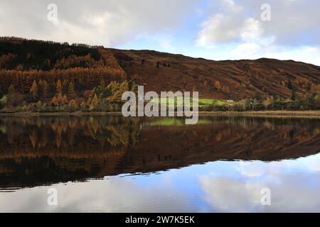 Herbstblick über Loch Lochy bei Laggan Schleusen, Caledonian Canal, Great Glen, Highlands von Schottland Stockfoto