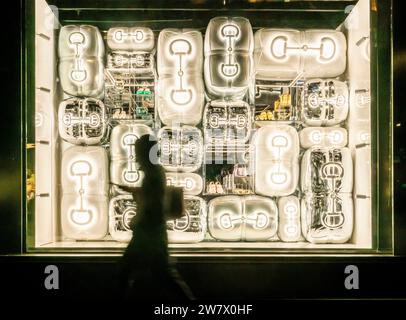 Schaufensterausstellung des Gucci Stores auf der Fifth Avenue in New York am Mittwoch, 13. Dezember 2023. (© Richard B. Levine) Stockfoto