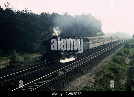 Eine Oktoberwoche 1970 in der Bundesrepublik Deutschland beim Fotografieren von Dampflokomotiven Stockfoto