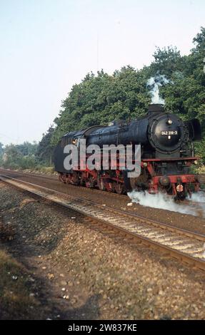 Eine Oktoberwoche 1970 in der Bundesrepublik Deutschland beim Fotografieren von Dampflokomotiven Stockfoto