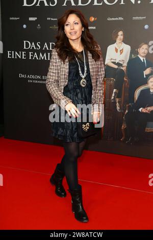 Carolina Vera - Adlon Premiere - Sony Center - Berlin - 17.10.2012 Berlin Deutschland Copyright: XJamesxColdreyx Stockfoto