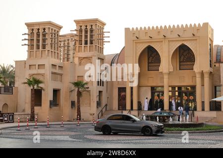 Der Haupteingang von Souk Madinat Jumeirah, Dubai, Vereinigte Arabische Emirate Stockfoto