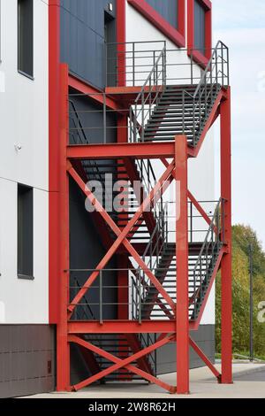 Feuertreppe an der Fassade eines Gebäudes Stockfoto