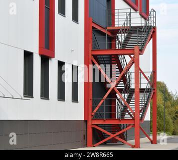 Feuertreppe an der Fassade eines Gebäudes Stockfoto