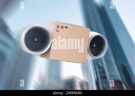 Superschnelle Und Sichere Lieferung, Kreative Idee. Papier-Box-Paket Mit Turbinen Fliegen In Den Himmel In Der Stadt In Der Nähe Moderner Business Glass Gebäude. Futuri Stockfoto