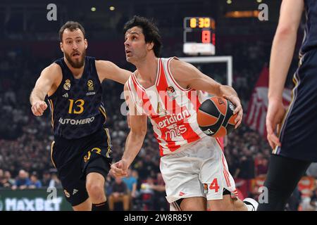 Belgrad, Serbien, 19. Dezember 2023. Milos Teodosic von Craven Zvezda fährt während des EuroLeague-Spiels der Turkish Airlines 2023/2024 zwischen Crvena Zvezda Meridianbet Belgrad und Real Madrid in der Aleksandar Nikolic Hall in Belgrad, Serbien, in den Korb. Dezember 2023. Quelle: Nikola Krstic/Alamy Stockfoto