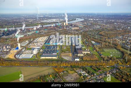 Luftansicht, Industriegebiet ThyssenKrupp Steel Europe Werksgelände, im Hintergrund die Hüttenwerke Krupp Mannesmann HKM und Gaskraftwerk Stockfoto