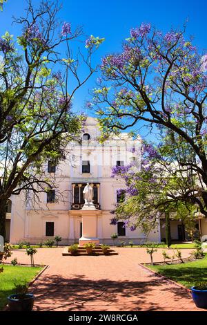 Der Innenhof des benediktinerklosters von New Norcia, Western Australia, ist die einzige Klosterstadt Australiens, mit blühenden Bäumen. Stockfoto